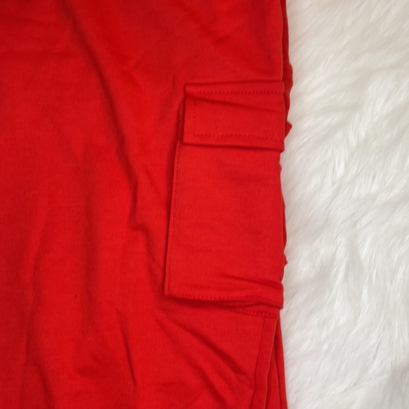 J. ELISE BOUTIQUE PLUS SIZE RED FITTED CARGO JOGGERS SWEATPANTS - Picture 6 of 13